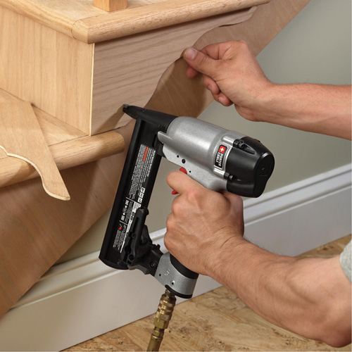 Ensemble d'agrafeuse &agrave; couronne &eacute;troite Nia-Chem Ltd.