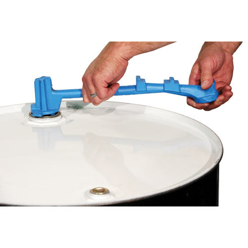 Cl&eacute;s universelles pour barils - Fonte ductile solide, Poign&eacute;e 15-1/2", Fonte ductile solide Nia-Chem Ltd.