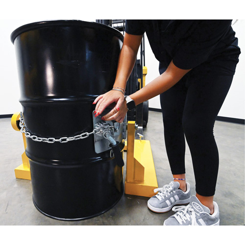 Porte-baril pour chariot &agrave; fourche, Pour 55 gal. US (45,8 gal imp&eacute;rial) Nia-Chem Ltd.
