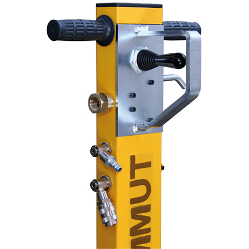 Mammut 3-Stage Jack, 88 Ton(s), Air Hydraulic Nia-Chem Ltd.