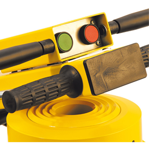 Cric Mammut, 110 tonnes, Air comprim&eacute;/hydraulique Nia-Chem Ltd.