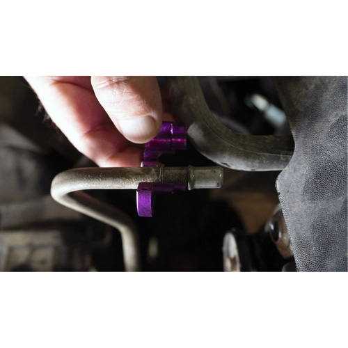 Ensemble de d&eacute;connexion du refroidisseur d'huile de transmission pour Ford Nia-Chem Ltd.