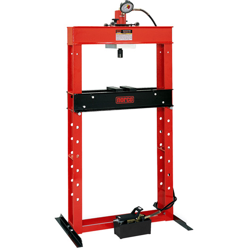 Presse pour atelier op&eacute;r&eacute;e par une pompe hydraulique &agrave; air, Capacit&eacute; 25 tonnes Nia-Chem Ltd.