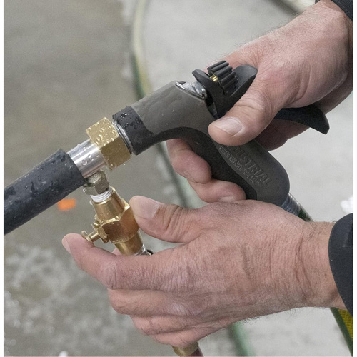 Outil de rinçage &agrave; contre-courant pour radiateur avec air Nia-Chem Ltd.