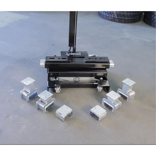Cric de levage dextr&eacute;mit&eacute; par pare-chocs, Capacit&eacute; de 12 tonne(s), 8" - 15-3/4" h Nia-Chem Ltd.