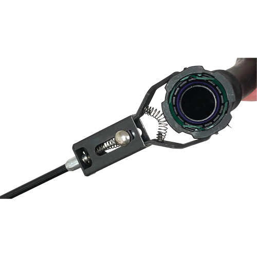 Pince pour raccords &agrave; bouton avec c&acirc;ble de 23 po Nia-Chem Ltd.