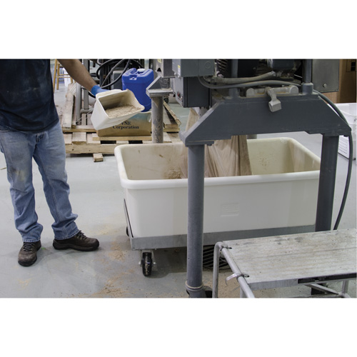 M&eacute;ga pelle &agrave; main, Plastique, Rouge, 128 oz. Nia-Chem Ltd.