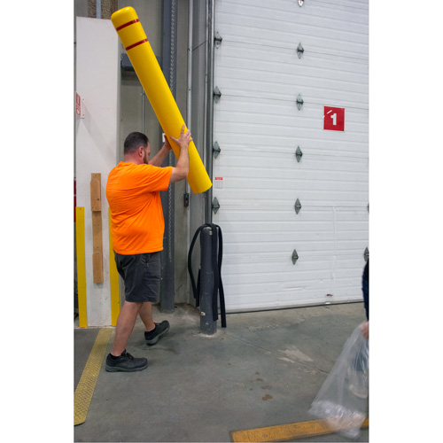 Capuchon en poly&eacute;thyl&egrave;ne pour borne de protection, 4-1/2" dia. x 52" l, Rouge/Jaune Nia-Chem Ltd.