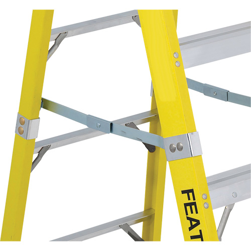 Industrial Heavy-Duty Stepladders (6400 Series), 4', Fibreglass, 300 lbs. Capacity, Type 1A Nia-Chem Ltd.