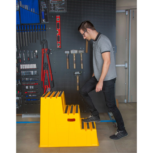 Escabeau industriel, 3 marches, 34-13/16" x 22-7/16" x Hauteur 28-1/2" Nia-Chem Ltd.