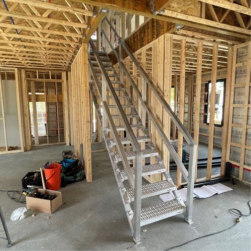 Escalier Smartstairs t&eacute;lescopique &agrave; 3-5 marches en aluminium Nia-Chem Ltd.