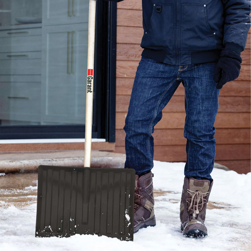 Nordic Snow Shovel, Polypropylene Blade, 17-3/4" Wide, D-Grip Handle Nia-Chem Ltd.