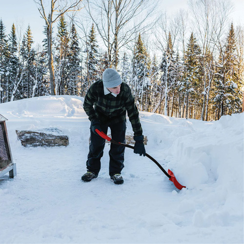 Yukon Snow Shovel, Polypropylene Blade, 18" Wide, Ergonomic D-Grip Handle Nia-Chem Ltd.