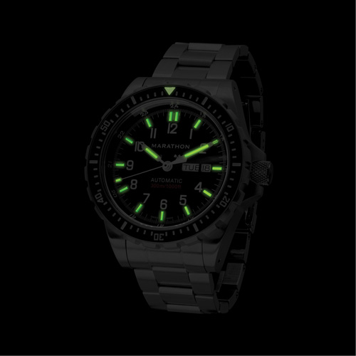 Tr&egrave;s grande montre automatique avec jour/date avec bracelet en acier inoxydable, Num&eacute;rique, &agrave; piles, 46 mm, Argent Nia-Chem Ltd.