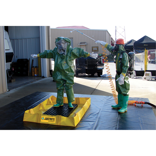 QuickBerm&reg; Lite Containment Berm, 119 gal. Capacity, 4' W x 6' L x 8" H, Snap-Up Bracket Nia-Chem Ltd.