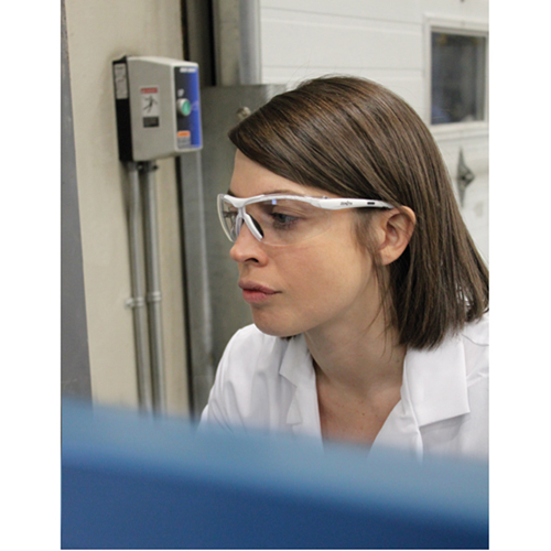 Lunettes de s&eacute;curit&eacute; s&eacute;rie Z1500, Lentille Transparent, Anti-&eacute;gratignures, R&eacute;pond ou surpasse la norme CSA Z94.3 Nia-Chem Ltd.