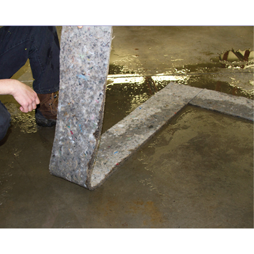 Bandes Husky Spilltration, Huile seulement, 64" x 8", 4 gal. d'absorption Nia-Chem Ltd.