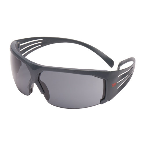 Lunettes de s&eacute;curit&eacute; s&eacute;rie 600 SecureFit, Lentille Gris, Antibu&eacute;e, ANSI Z87+/R&eacute;pond ou surpasse la norme CSA Z94.3 Nia-Chem Ltd.