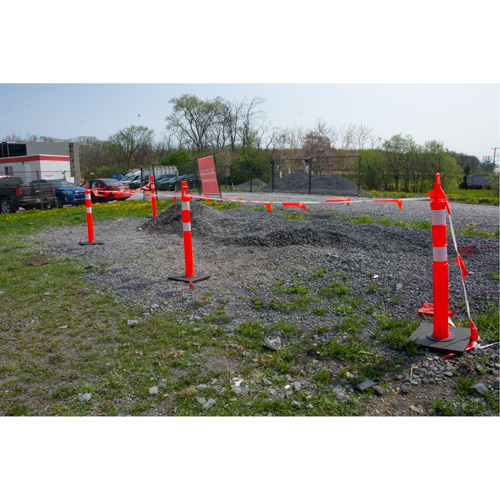 Poteau d&eacute;lin&eacute;ateur de qualit&eacute; sup&eacute;rieure, 42" h, Orange Nia-Chem Ltd.