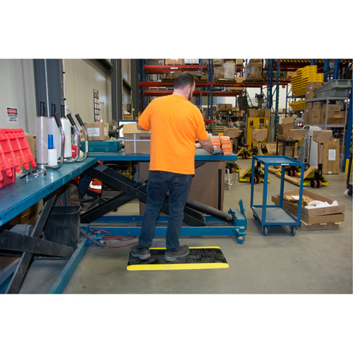 Tapis antifatigue, Losange, 1-2/3' x 3-1/4' x 3/4", Noir/Jaune, Polyur&eacute;thane Nia-Chem Ltd.