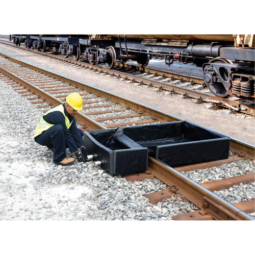 Ultra-Track Berm, 144 US gal. Capacity, 4' W x 6' L x 12" H, Foam Wall Nia-Chem Ltd.