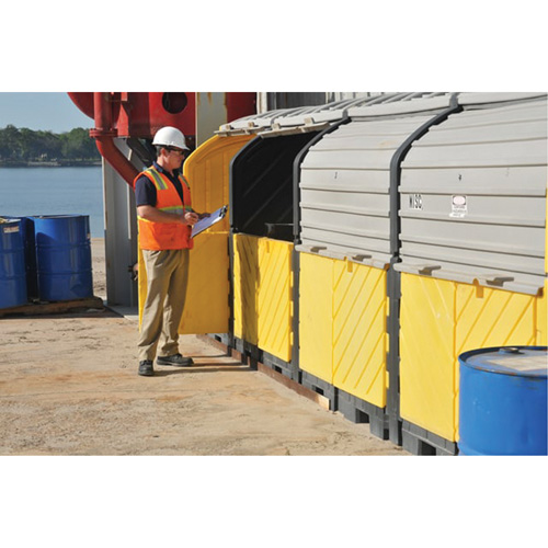 P16 Plus Ultra-Hard Top Spill Pallets avec drain, 250" lo x 79" la x 62" h, Capacit&eacute; de charge 9000 lb Nia-Chem Ltd.