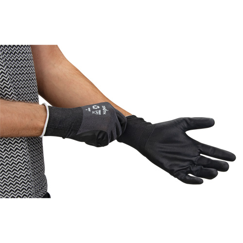 Gants &eacute;cologiques enduits et perm&eacute;ables &agrave; l'air, 9, R&ecirc;vetement Mousse de nitrile, Calibre 21, Enveloppe en Nylon/rPET Nia-Chem Ltd.