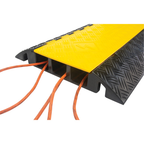Protecteur de c&acirc;bles en polyur&eacute;thane, 5 canaux, 35,43" lo x 19,69" la x 2" h Nia-Chem Ltd.