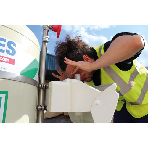 Douche d'urgence mobile et ind&eacute;pendant avec douche oculaire et faciale, Capacit&eacute; 30 gal., Conformit&eacute; Aucune Nia-Chem Ltd.