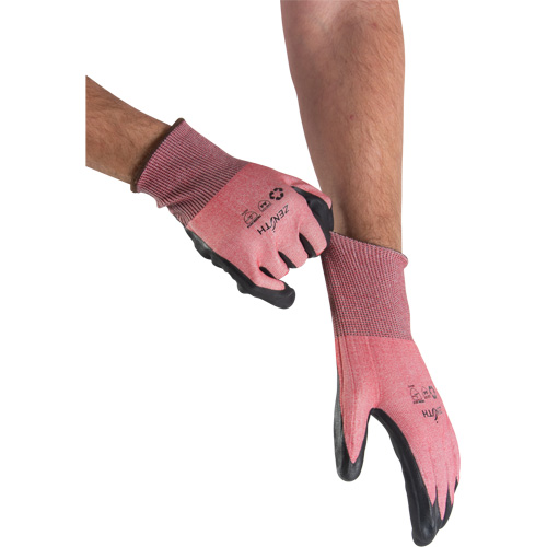Gants &eacute;cologiques, l&eacute;gers, et r&eacute;sistants &agrave; la coupe, &agrave; haute dext&eacute;rit&eacute;, Taille 8, Calibre 18, Rev&ecirc;tement Mousse de nitrile, Enveloppe en Acier inoxydable/PEHP/rPET, ASTM ANSI niveau A4 Nia-Chem Ltd.