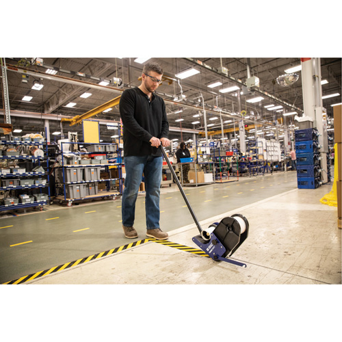 Ruban de marquage pour plancher ToughStripe Max, 2" x 100', Polyester, Noir et jaune Nia-Chem Ltd.