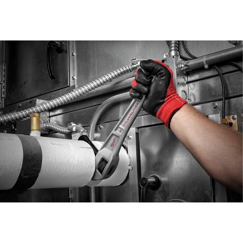 Cl&eacute; &agrave; tuyau coud&eacute;e en aluminium, Cap des m&acirc;choires 2", Longueur 14", Fini Rev&ecirc;tement en poudre, Prise Ergonomique Nia-Chem Ltd.