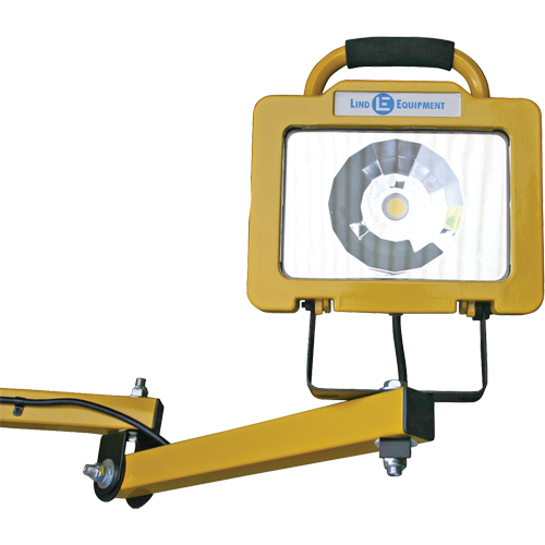 Lampe robuste pour quais, Bras 40", 38 W, Ampoule DEL, M&eacute;tal Nia-Chem Ltd.
