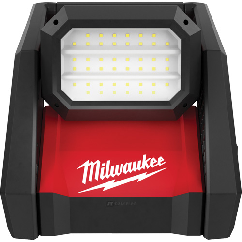 Projecteur d'illumination &agrave; alimentation double M18 Rover, DEL, 2000/4000/1200 lumens, Boîtier en Plastique Nia-Chem Ltd.