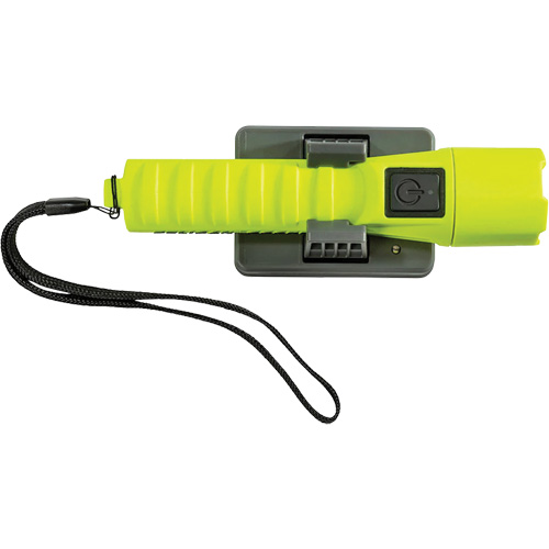 3335R Flashlight, LED, 246 Lumens, Rechargeable Batteries Nia-Chem Ltd.