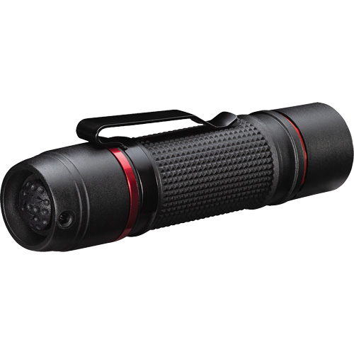 Lampe de poche &agrave; deux modes d'optique PX9, DEL, 750 lumens, Piles AAA Nia-Chem Ltd.
