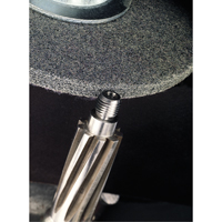Meules homog&egrave;nes d'&eacute;barbage EXL Scotch-Brite, 1" x 1", Arbre de 3/16", Grain de 2A, Oxyde d'aluminium Nia-Chem Ltd.
