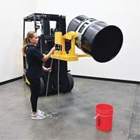 Porte-baril pour chariot &agrave; fourche, Pour 55 gal. US (45,8 gal imp&eacute;rial) Nia-Chem Ltd.
