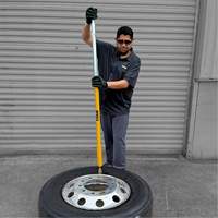 D&eacute;monte-talons &agrave; marteau coulissant Nia-Chem Ltd.