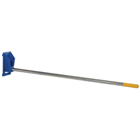 Fl&egrave;che de chariot &eacute;l&eacute;vateur pour tapis, 108-1/2" longueur, Install&eacute; sur tablier, Capacit&eacute; de 2500 lb Nia-Chem Ltd.