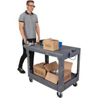 Chariot utilitaire pour l'entretien avec tablette plate, 2 tiers, 25-1/4" x 32-1/4" x 44", Capacit&eacute; 550 lb Nia-Chem Ltd.