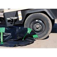 Ultra-Containment Berm&reg;, 179 US gal. Capacity, 4' W x 6' L x 12" H, Stake Wall Nia-Chem Ltd.