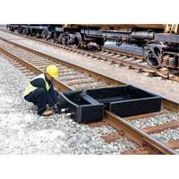 Ultra-Track Berm, 144 US gal. Capacity, 4' W x 6' L x 12" H, Foam Wall Nia-Chem Ltd.