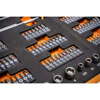 Jeu d'outils &agrave; t&ecirc;te &eacute;troite pour m&eacute;canicien dans un plateau de rangement en mousse Nia-Chem Ltd.