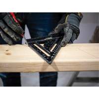 &eacute;querre de charpentier MACH-1 Smart Mark Johnny Square&reg; de 7-1/4 po avec fiole de niveau Nia-Chem Ltd.