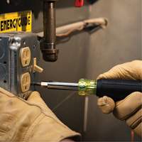 Ensemble de tourne-&eacute;crou & tournevis multi-foret 3 mcx, 12-63/100" lo, Prise Coussin&eacute;e Nia-Chem Ltd.
